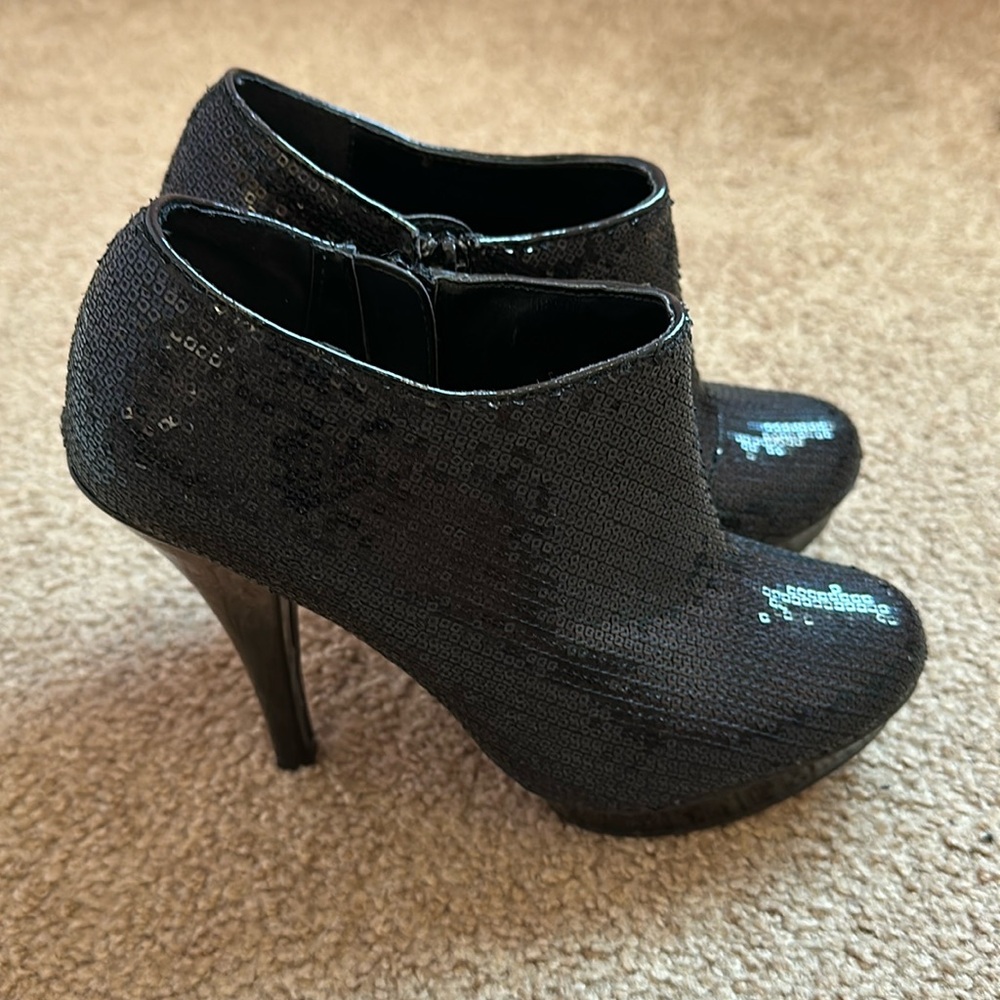 Olsenboye Black Platform Booties, EUC